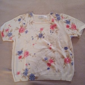 Alfred Dunner short sleeve sweater  cream color with flowers like new